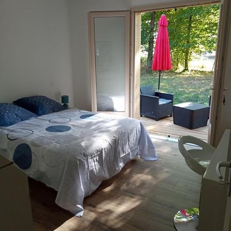 Chambre Au Calme Entouree Par La Nature. Saint-Leon-sur-Vezere Exterior foto