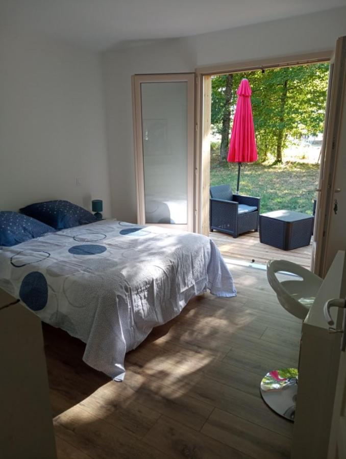 Chambre Au Calme Entouree Par La Nature. Saint-Leon-sur-Vezere Exterior foto